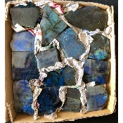 LABRADORIT EINE POLIERTE SEITE 14 Stück